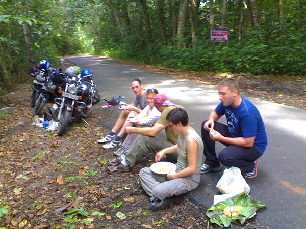 Trek through the country side and Trekking Trips in Sri Lanka - Scenic trekking tours in Sri Lanka - Trek through the Country Side and trekking tours - Trekking Trips in Sri Lanka - Sri Lanka trekking Trips - Trekking trips in Bentota - Bentota Trekking Trips - Village Walk in Sri Lanka